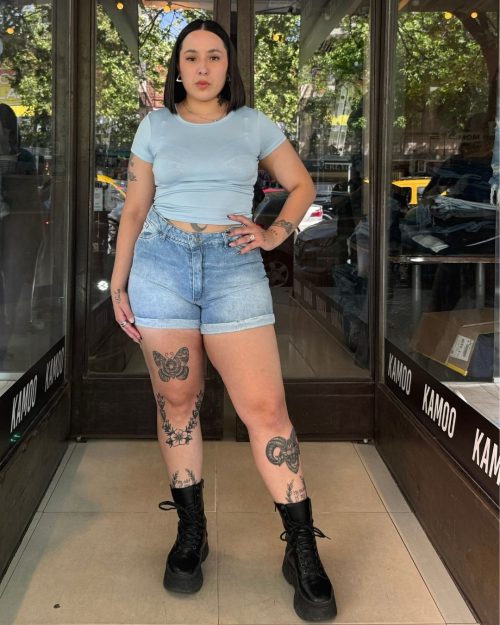 SHORT CINNAMON CON RUEDO rigido