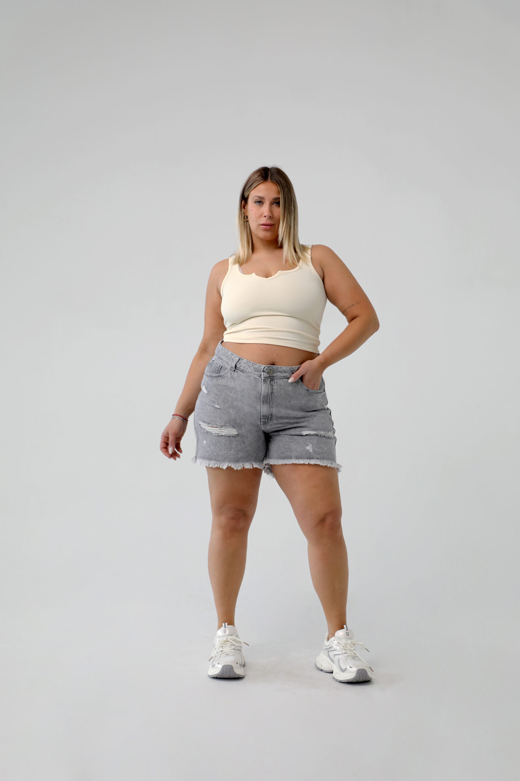SHORT NIKASA CON ROTURA rigido