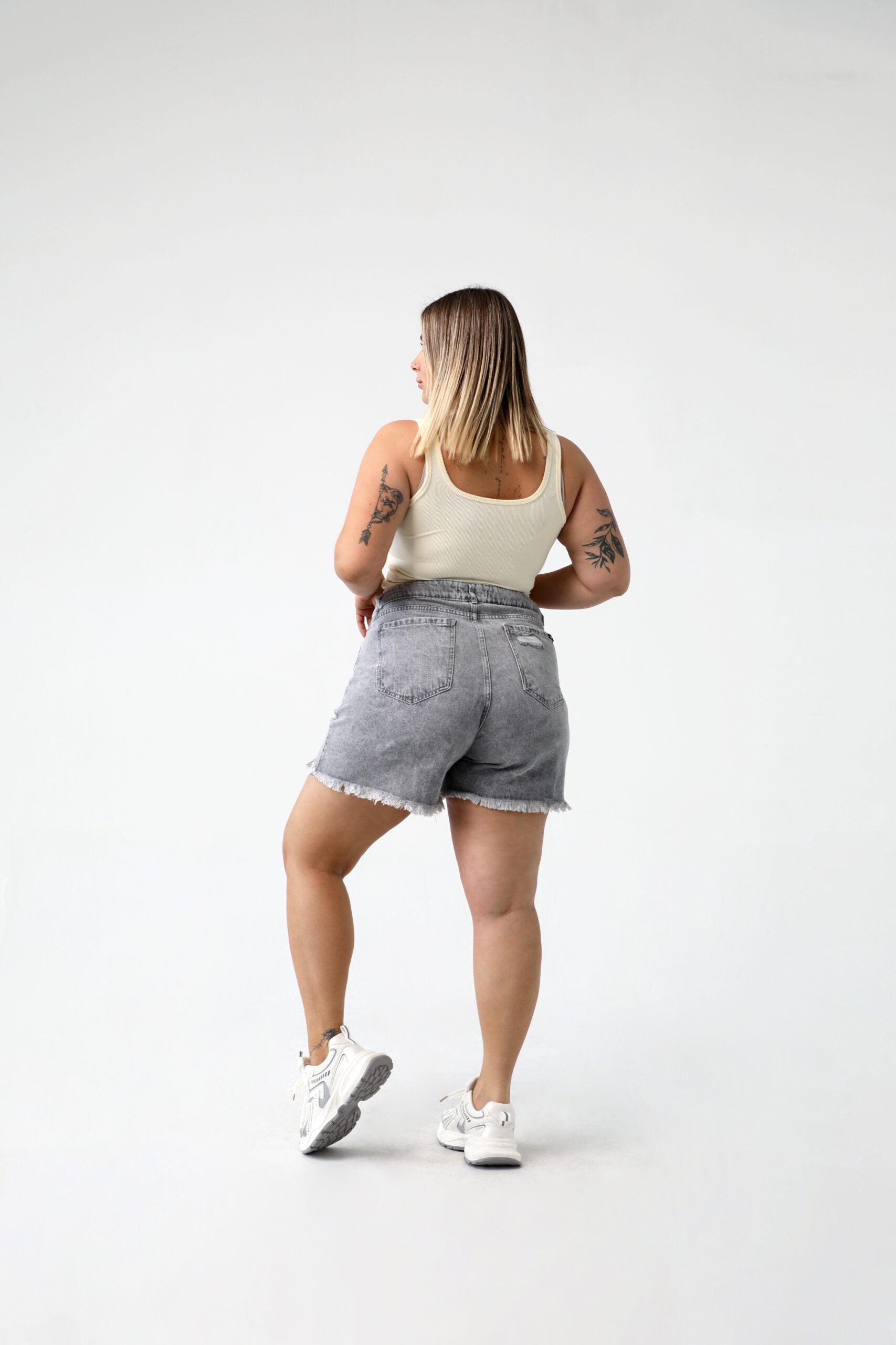 SHORT NIKASA CON ROTURA rigido - Imagen 2